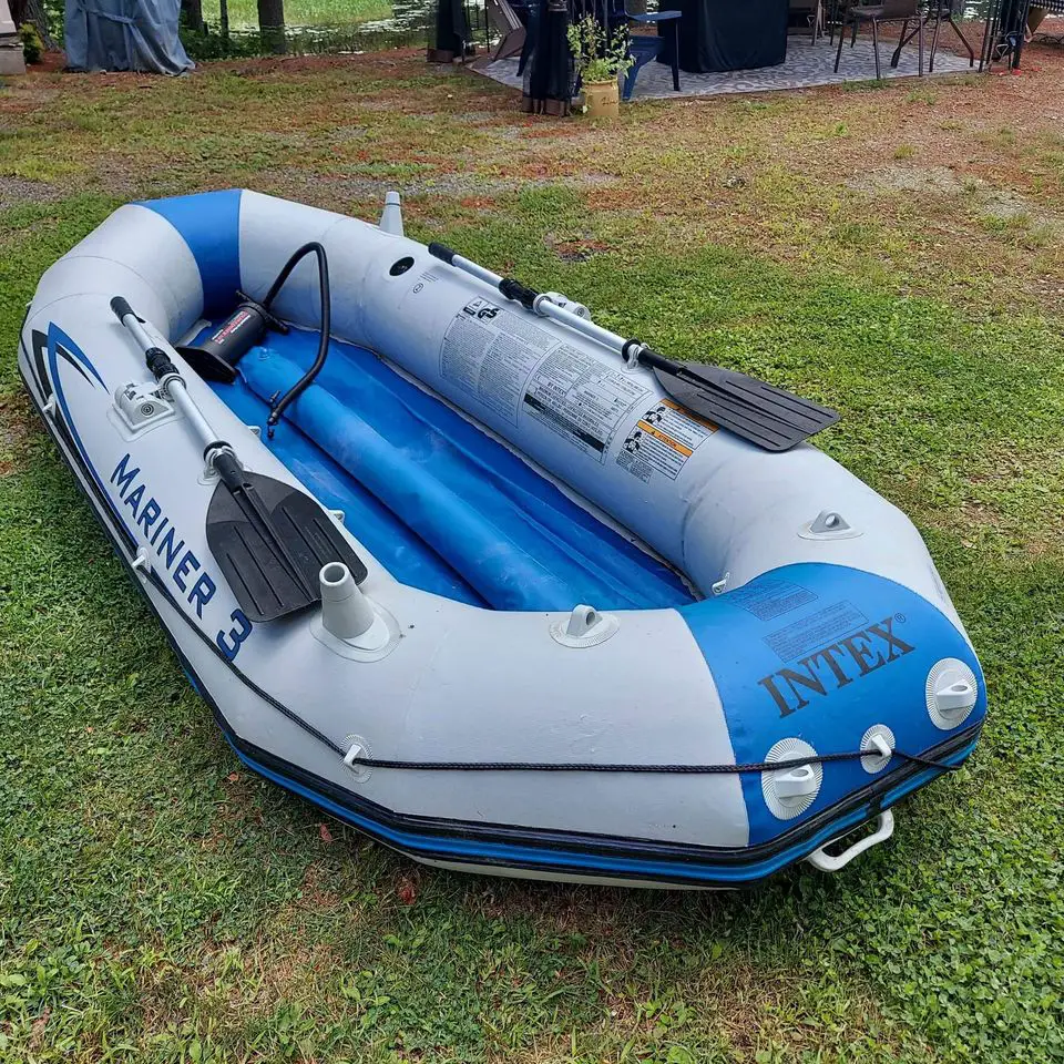 inflatabled mariner 3 boat